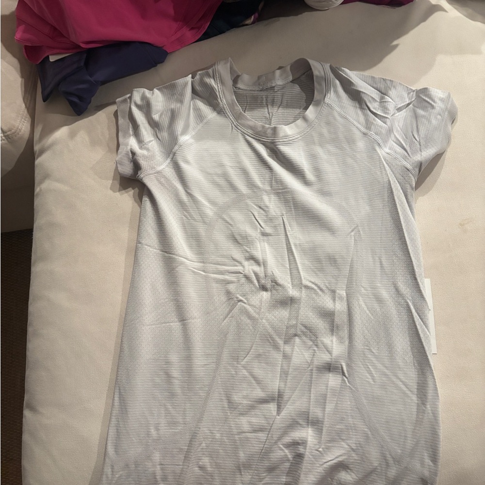 lululemon athletica Gray Short Sleeve Tee